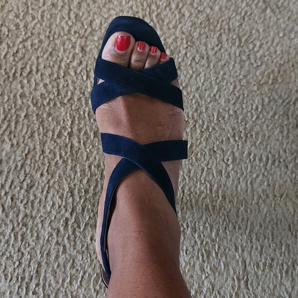 BCBGMAXAZRIA Blue Suede Platform Heel - Picture 6 of 9